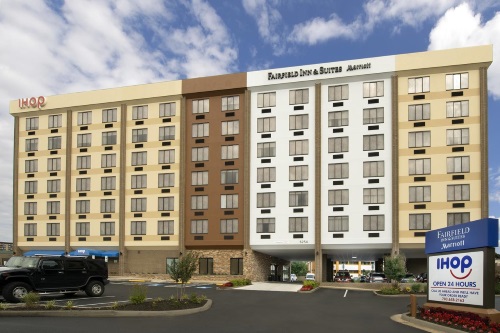 Fairfield Inn Suites by Marriott Alexandria Landmark buitenkant